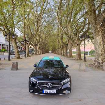 Taxi on Avenida dos Plátanos in Ponte de Lima